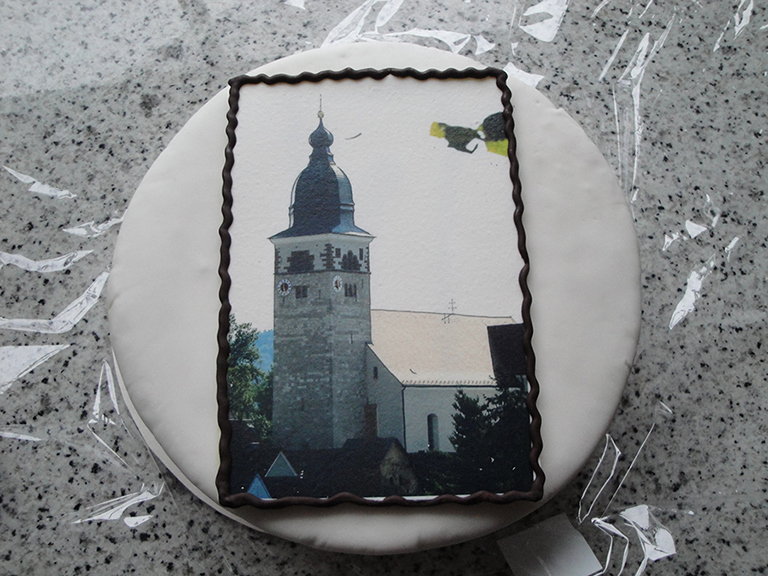 Torte mit Kirchenaufdruck St. Michael.