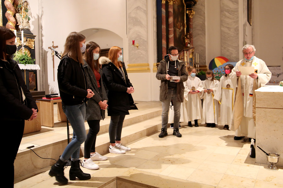 Ministrantenneuaufnahme und -verabschiedunng