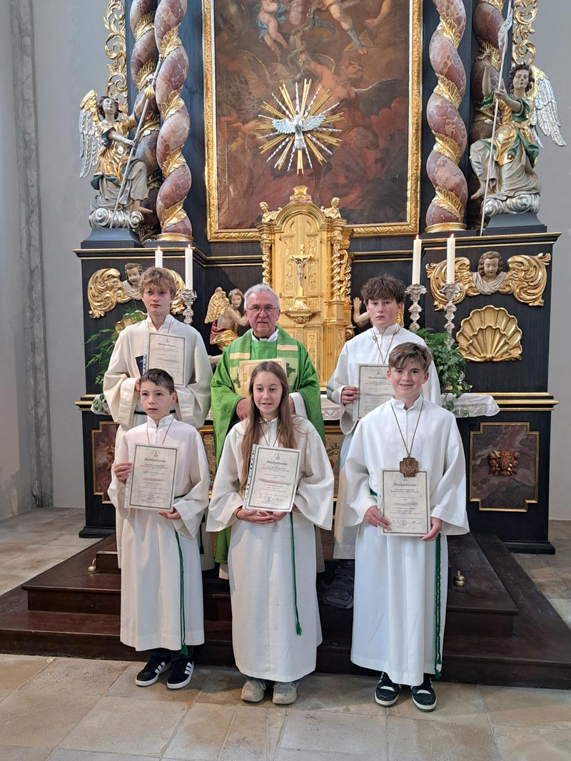 Ministranten-Abschied und Neuaufnahme