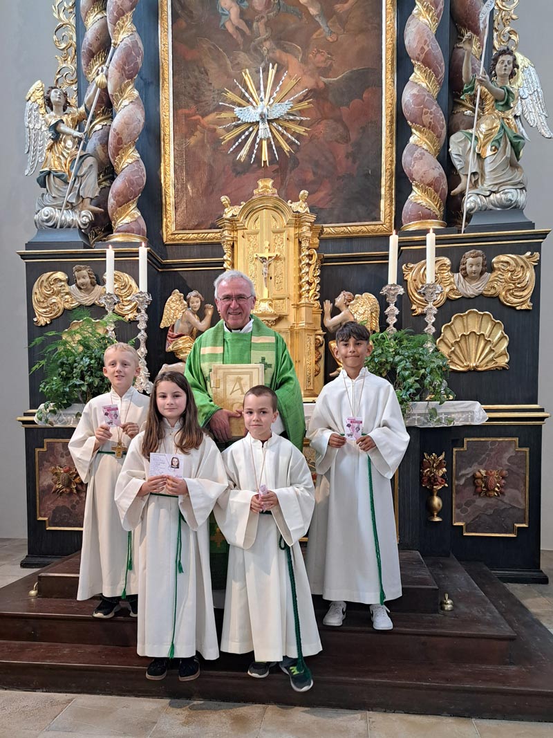 Ministranten-Abschied und Neuaufnahme