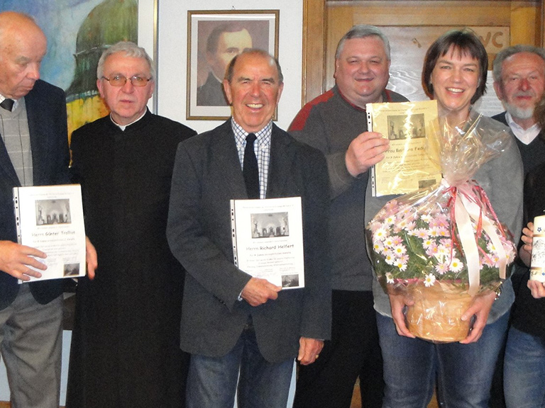 Ein Gruppenbild der 'alten' und der 'neuen' Vorstandschaft des Fördervereins