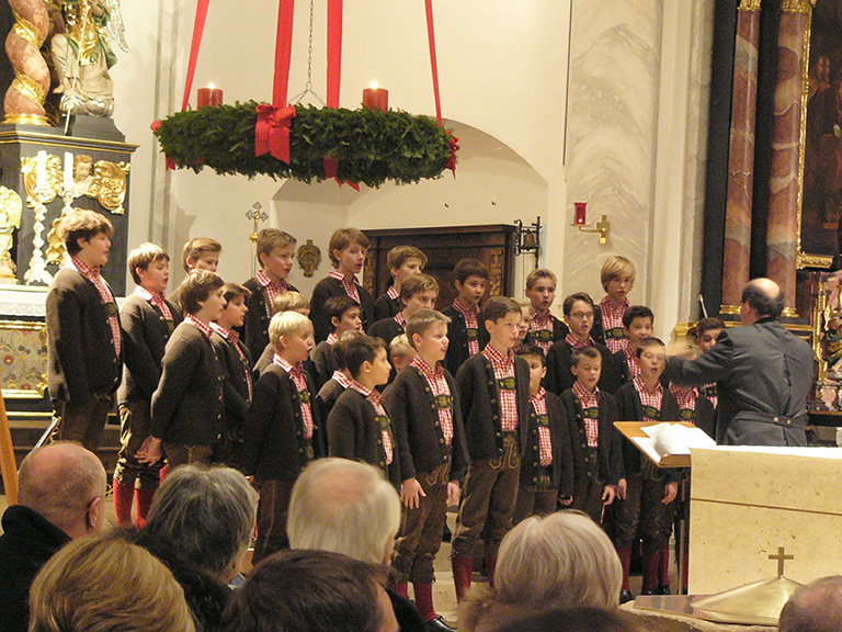 Der Tölzer Knabenchor in Lauterhofen.