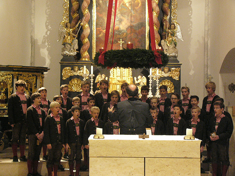 Der Tölzer Knabenchor in Lauterhofen.